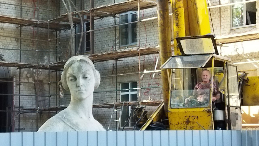 Реконструкция театра оперы и балета в Саратове. На объект вернули скульптуру балерины