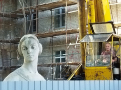 Реконструкция театра оперы и балета в Саратове. На объект вернули скульптуру балерины