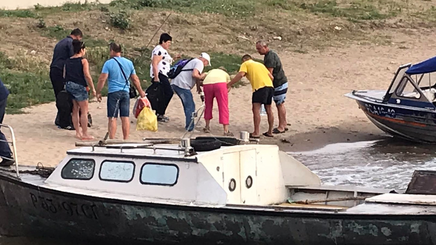 Спасатели эвакуировали пенсионерку с саратовского острова
