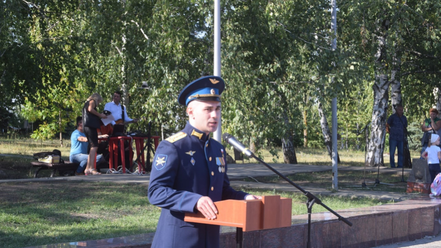 В Парке Победы растянули 90-метровый российский флаг