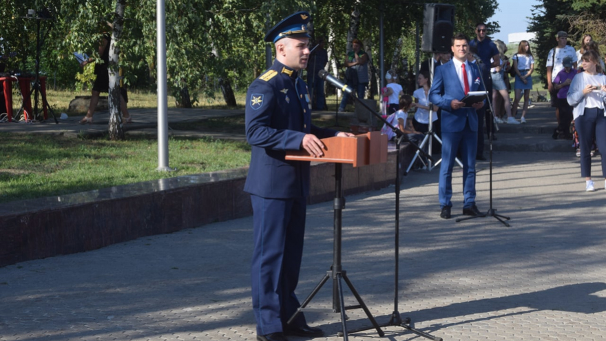 В Парке Победы растянули 90-метровый российский флаг