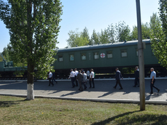В Парке Победы растянули 90-метровый российский флаг