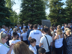 В Парке Победы растянули 90-метровый российский флаг