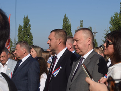 В Парке Победы растянули 90-метровый российский флаг