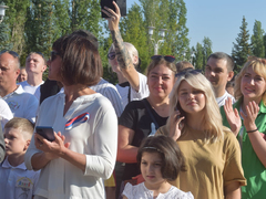 В Парке Победы растянули 90-метровый российский флаг
