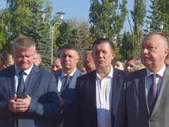 В Парке Победы растянули 90-метровый российский флаг