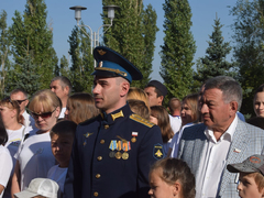 В Парке Победы растянули 90-метровый российский флаг
