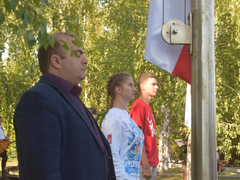 В Парке Победы растянули 90-метровый российский флаг