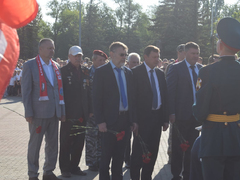В Парке Победы растянули 90-метровый российский флаг