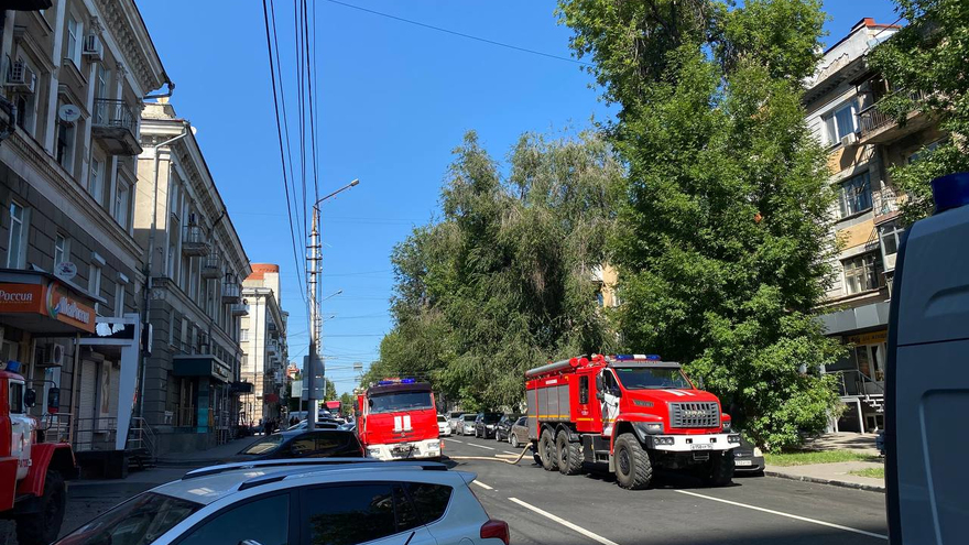В центре Саратова второй раз за лето горит 80-летний дом-памятник