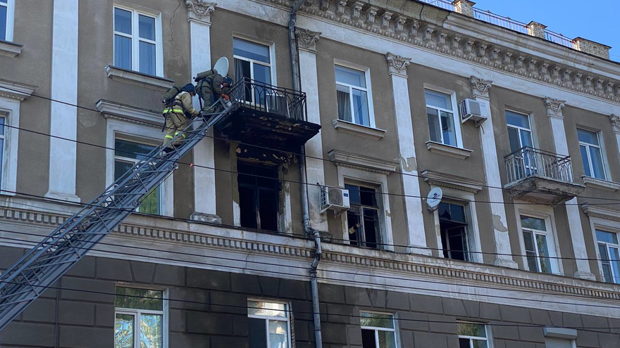 В центре Саратова второй раз за лето горит 80-летний дом-памятник