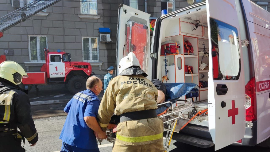 В центре Саратова второй раз за лето горит 80-летний дом-памятник