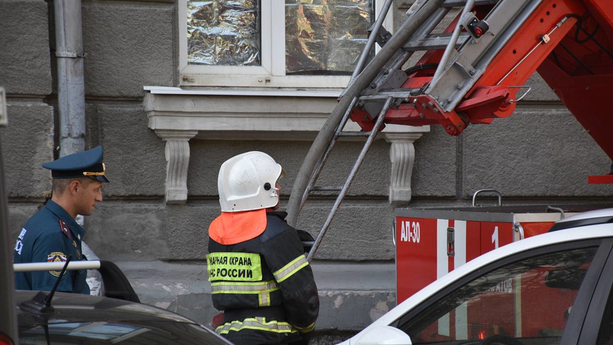 В центре Саратова второй раз за лето горит 80-летний дом-памятник