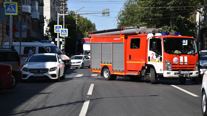 В центре Саратова второй раз за лето горит 80-летний дом-памятник