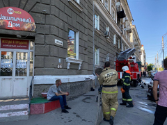 В центре Саратова второй раз за лето горит 80-летний дом-памятник