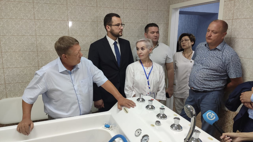 Депутаты Госдумы показали луганским делегатам, как в балаковском лагере отдыхают дети из ЛНР