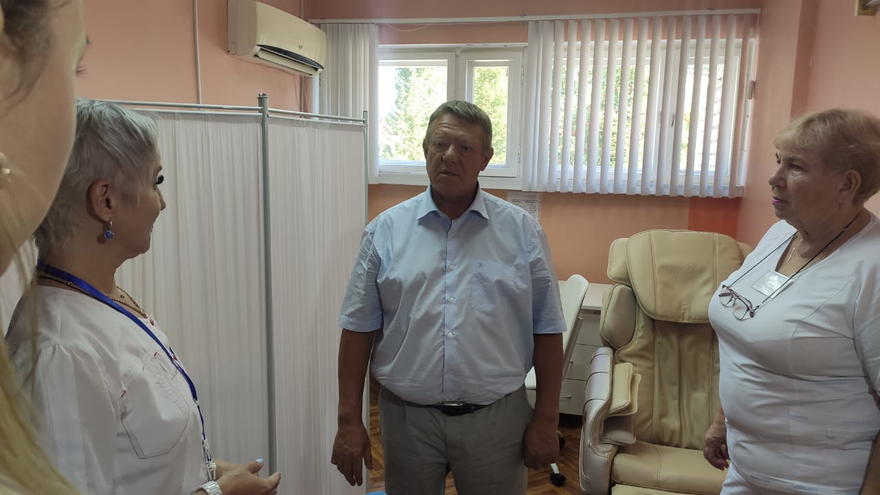 Депутаты Госдумы показали луганским делегатам, как в балаковском лагере отдыхают дети из ЛНР