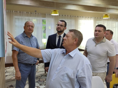 Депутаты Госдумы показали луганским делегатам, как в балаковском лагере отдыхают дети из ЛНР