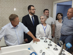 Депутаты Госдумы показали луганским делегатам, как в балаковском лагере отдыхают дети из ЛНР