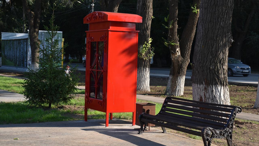 В Энгельсе депутаты Госдумы показали делегату из ЛНР сквер, построенный на месте снесенных домов