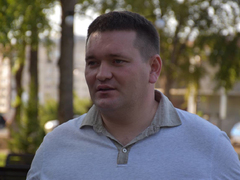 В Энгельсе депутаты Госдумы показали делегату из ЛНР сквер, построенный на месте снесенных домов