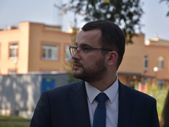 В Энгельсе депутаты Госдумы показали делегату из ЛНР сквер, построенный на месте снесенных домов