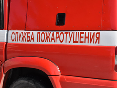 Неизвестный спалил три дома: огонь тушили пожарные и 40 добровольцев