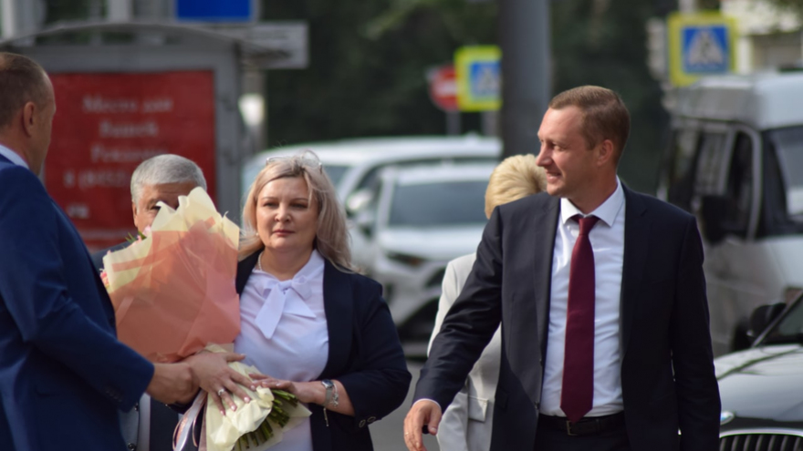 Для саратовских первоклассников прозвучал первый звонок (фоторепортаж)