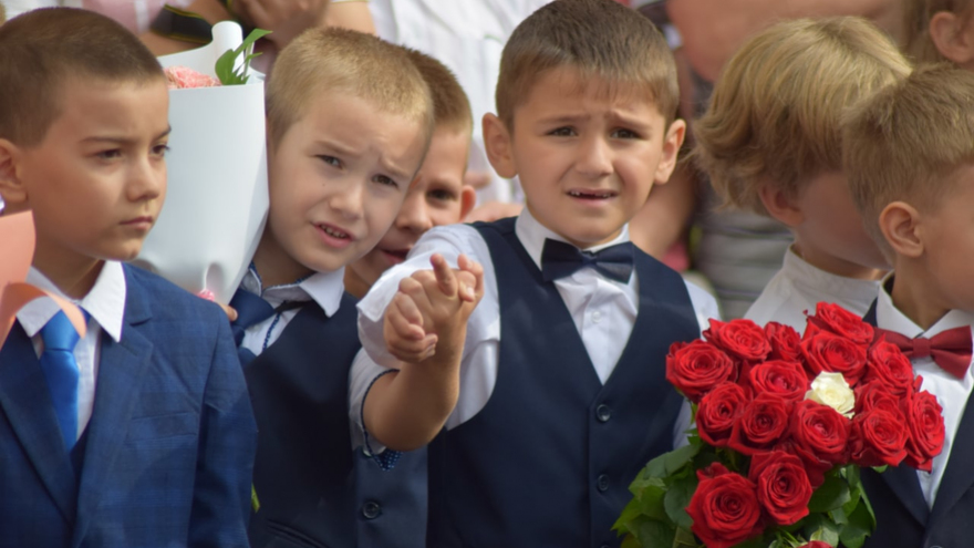Для саратовских первоклассников прозвучал первый звонок (фоторепортаж)