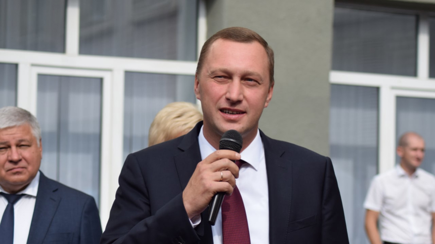 Для саратовских первоклассников прозвучал первый звонок (фоторепортаж)