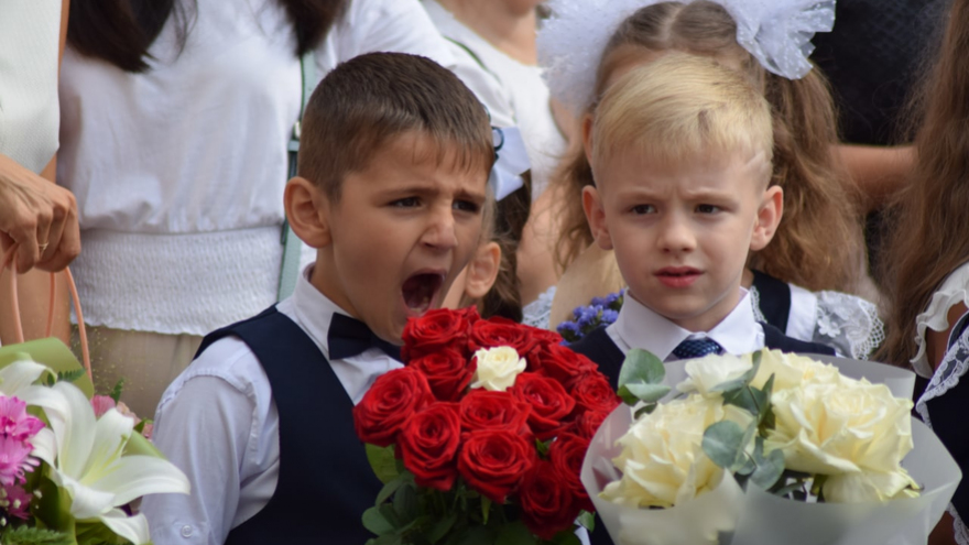 Для саратовских первоклассников прозвучал первый звонок (фоторепортаж)