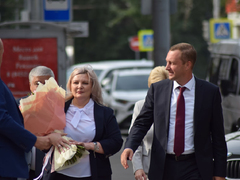 Для саратовских первоклассников прозвучал первый звонок (фоторепортаж)