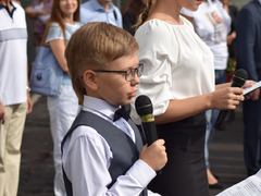 Для саратовских первоклассников прозвучал первый звонок (фоторепортаж)