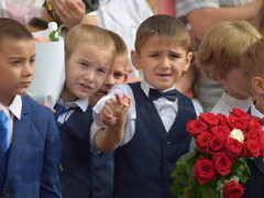 Для саратовских первоклассников прозвучал первый звонок (фоторепортаж)