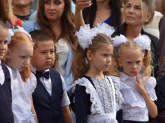 Для саратовских первоклассников прозвучал первый звонок (фоторепортаж)