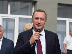 Для саратовских первоклассников прозвучал первый звонок (фоторепортаж)