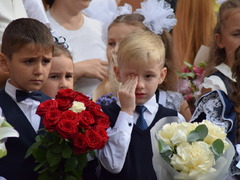Для саратовских первоклассников прозвучал первый звонок (фоторепортаж)