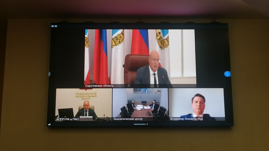 Зампред Правительства РФ с воздуха оценил урожай в Саратовской области