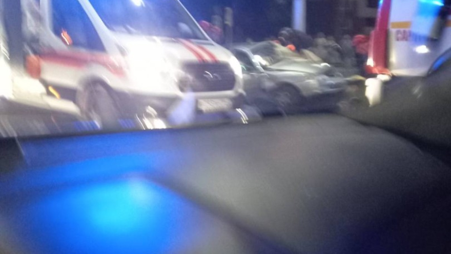 В Заводском районе иномарка впечаталась в столб: водитель в тяжелом состоянии