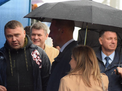 Умный город. Звезды футбола сразились с саратовскими спортсменами под проливным дождем  