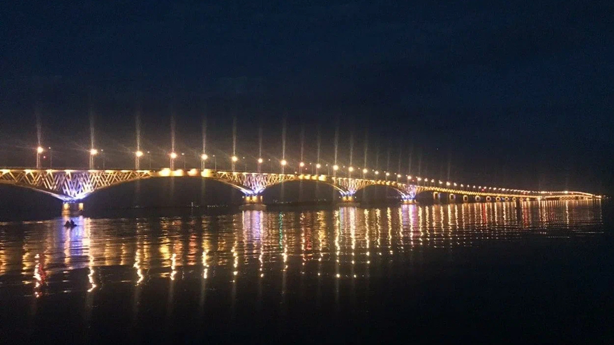 В Саратове пьяная женщина упала с моста через Волгу