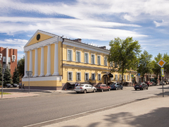 В центре Саратова отреставрировали здание, в котором учился Олег Янковский