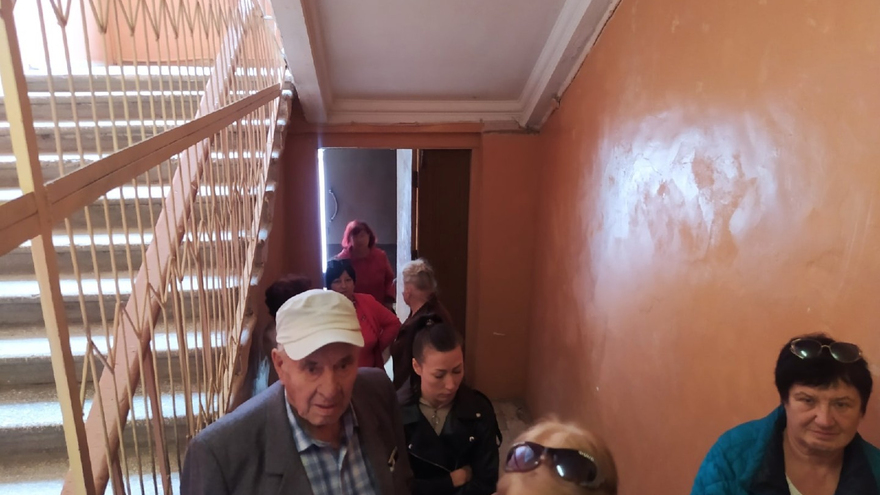 В Саратове пожаловались на огромную очередь за транспортной картой