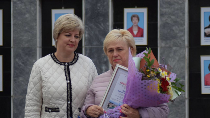 В Саратове обновили городскую Доску почета