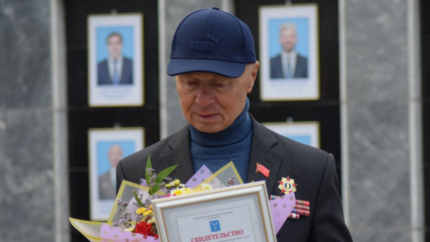 В Саратове обновили городскую Доску почета