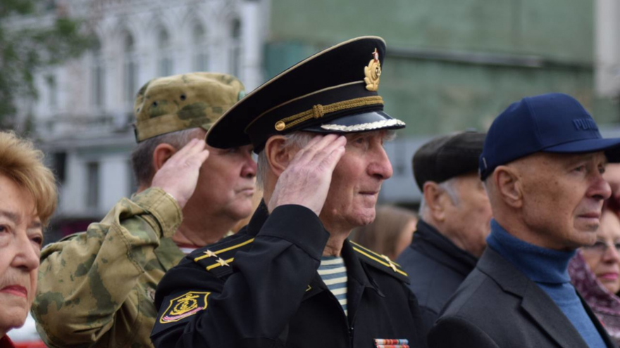 В Саратове обновили городскую Доску почета