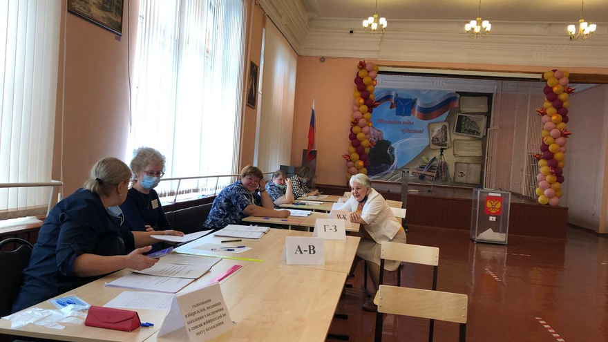 Выборы. Секретари комиссий в Саратове отметили хорошее настроение у избирателей (фоторепортаж)
