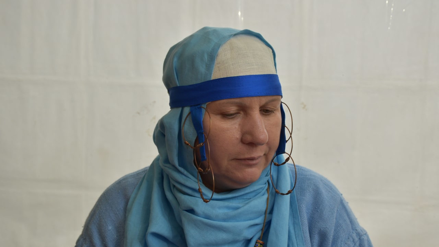 В центре Саратова женщина-шаман устроила гадание на бараньих костях