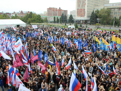В центре Саратова прошел патриотический митинг