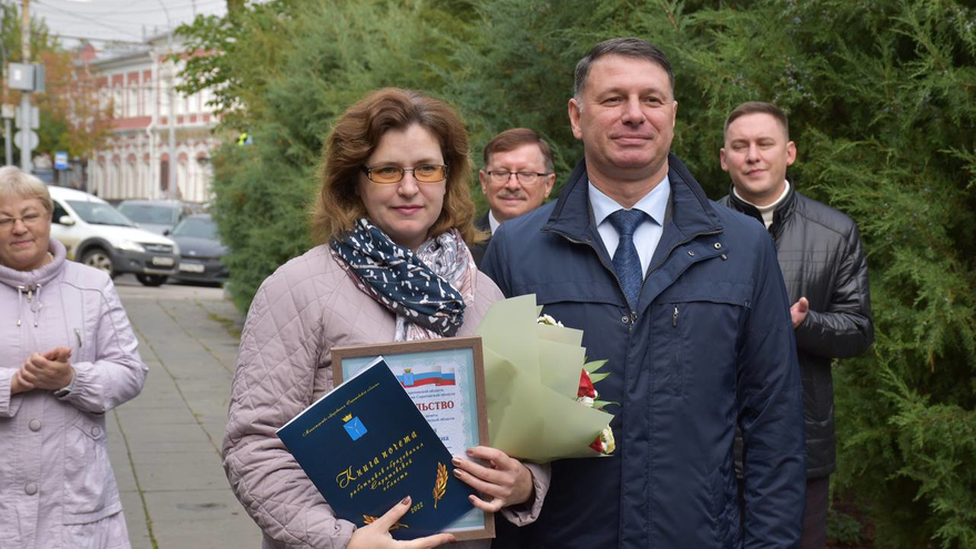 В Саратове обновили Доску почета работников образования и Доску успеха молодежи области